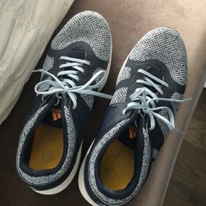 Like new Adidas women’s sneakers!!